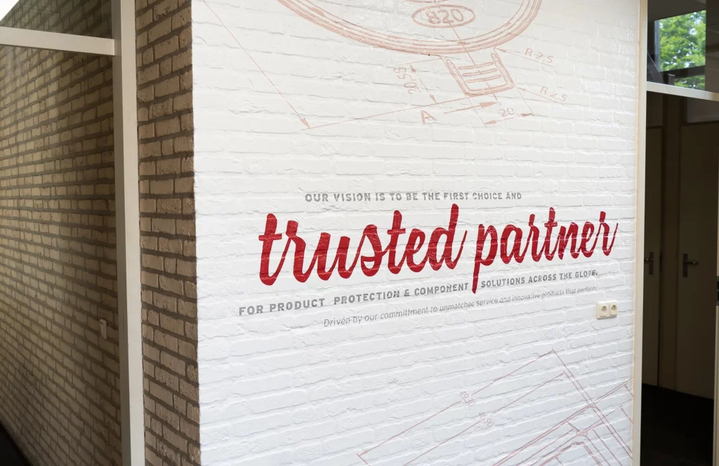 Caplugs muurbelettering voor de Fespa awards