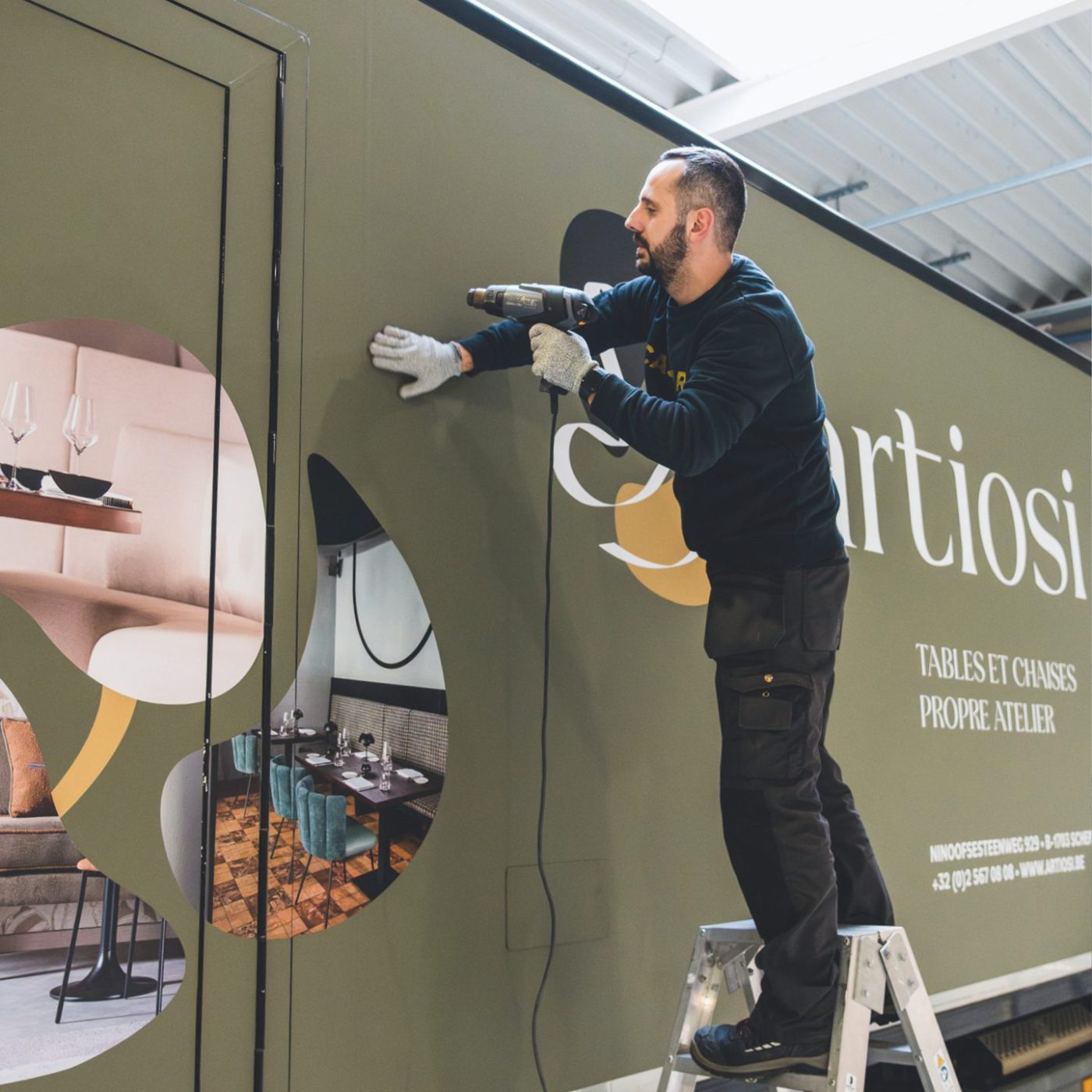 Artiosi belettering vrachtwagen door Castaar