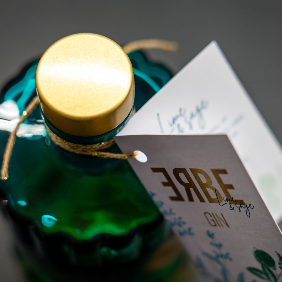 Ontwerp van etiket voor Erbe gin