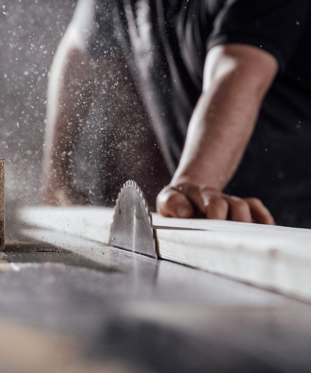 Hout zagen bij Haacs