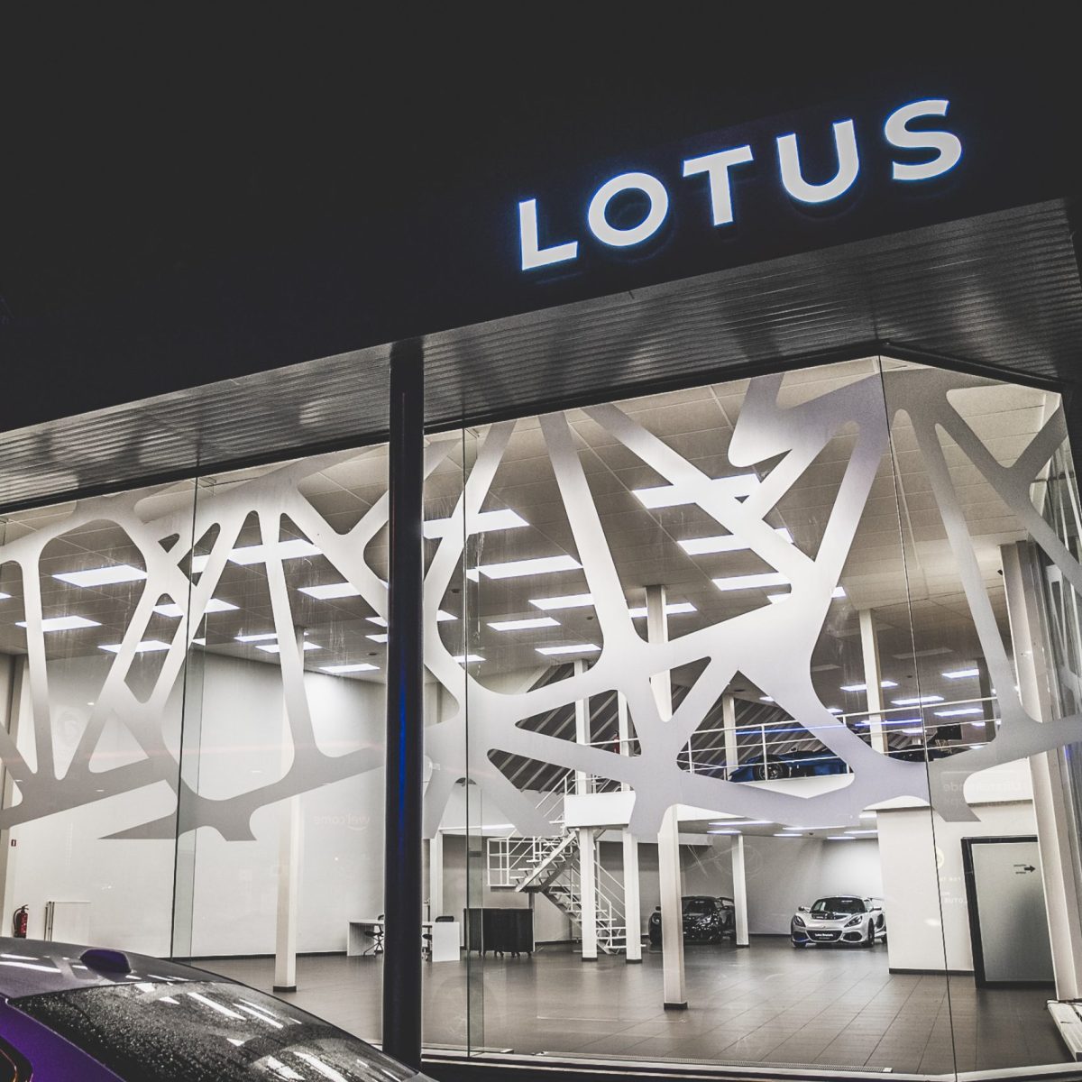 Voorgevel van de Lotus Brussels showroom