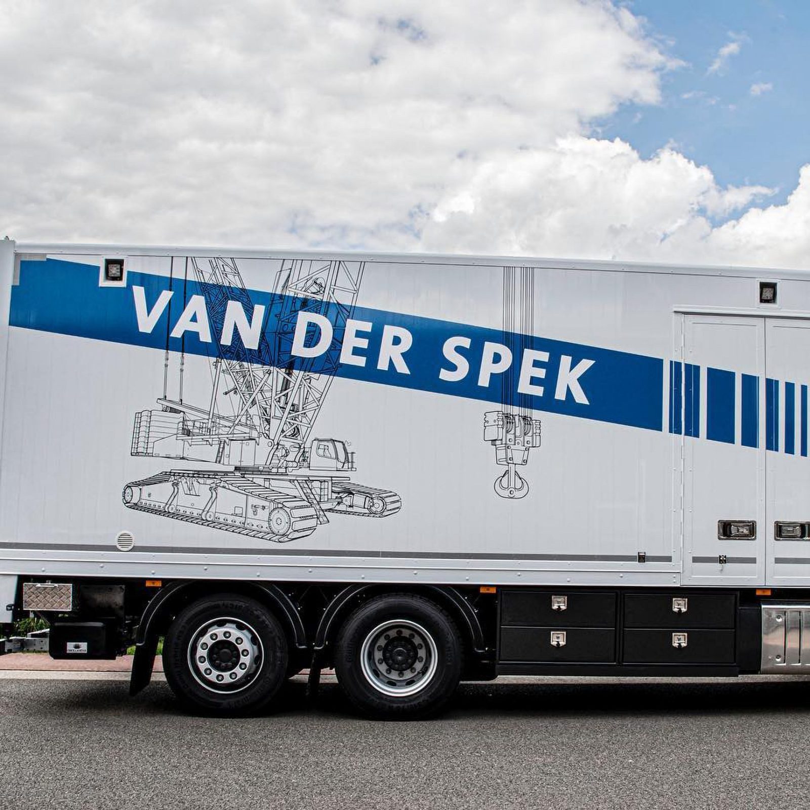 Reclameproductiebureau Castaar zorgt voor ontwerp en productie van gewrapte vrachtwagen